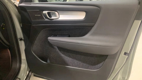 Volvo XC40 2.0 B3 G Plus Dark Auto