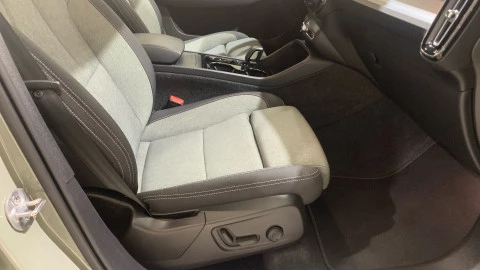 Volvo XC40 2.0 B3 G Plus Dark Auto