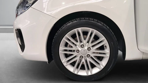 Kia Carens 1.6 GDi 99kW (135CV) Concept