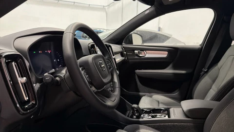 Volvo XC40 B3 G Plus Dark Auto 120 kW (163 CV)