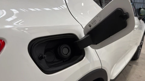 Volvo XC40 B3 G Plus Dark Auto 120 kW (163 CV)