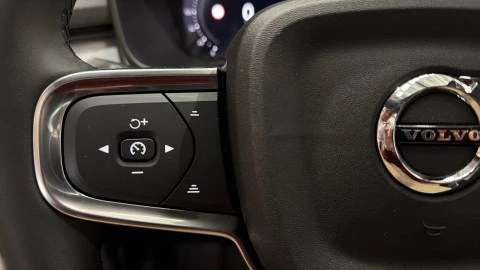 Volvo XC40 B3 G Plus Dark Auto 120 kW (163 CV)