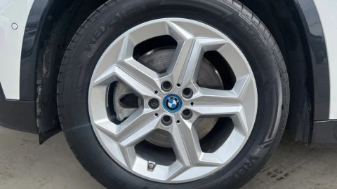 BMW Serie iX1 30 xDrive xLine