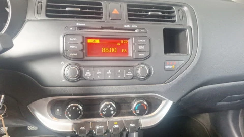 Kia Rio 1.2 CVVT 85cv Concept