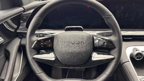 Omoda 9 OMODA 9 1.5 TGDI SHS PREMIUM DHT 5P