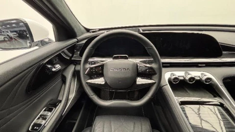 Omoda 9 OMODA 9 1.5 TGDI SHS PREMIUM DHT 5P