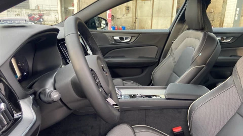 Volvo S60 B4(G) FWD Plus Dark Auto