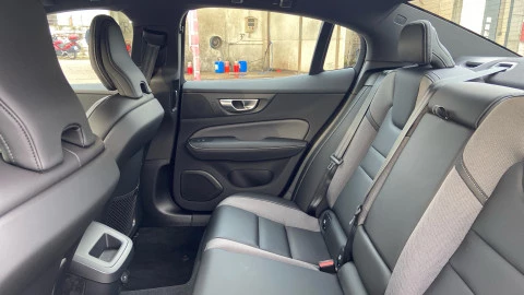 Volvo S60 B4(G) FWD Plus Dark Auto