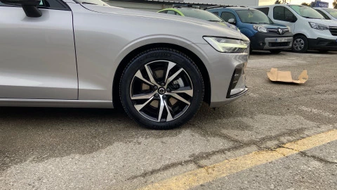 Volvo S60 B4(G) FWD Plus Dark Auto