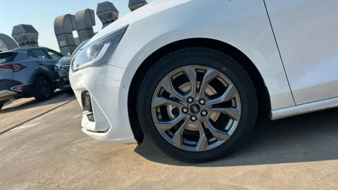 Ford Focus 1.0 Ecoboost MHEV 114kW ST-Line Auto