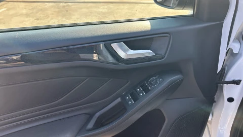 Ford Focus 1.0 Ecoboost MHEV 114kW ST-Line Auto