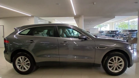 Jaguar F-Pace 2.0L i4D RWD Manual Prestige
