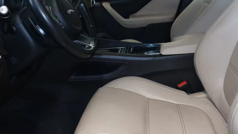 Jaguar F-Pace 2.0L i4D RWD Manual Prestige