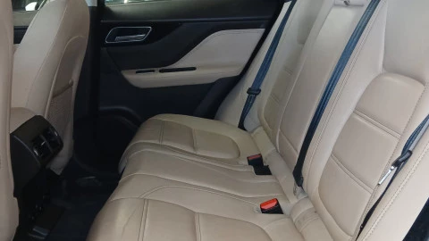 Jaguar F-Pace 2.0L i4D RWD Manual Prestige