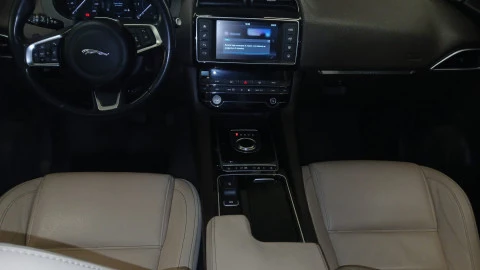 Jaguar F-Pace 2.0L i4D RWD Manual Prestige