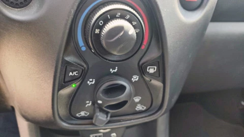 Toyota Aygo 1.0 70 x-play