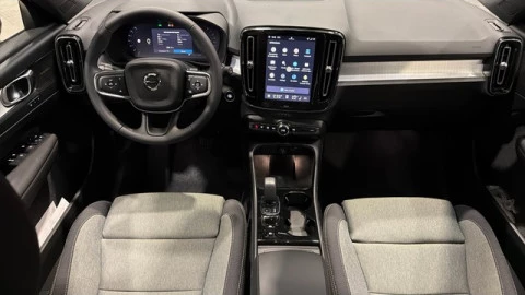 Volvo XC40 B3 G Plus Dark Auto 120 kW (163 CV)