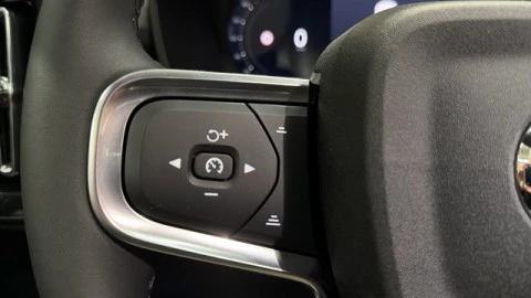 Volvo XC40 B3 G Plus Dark Auto 120 kW (163 CV)