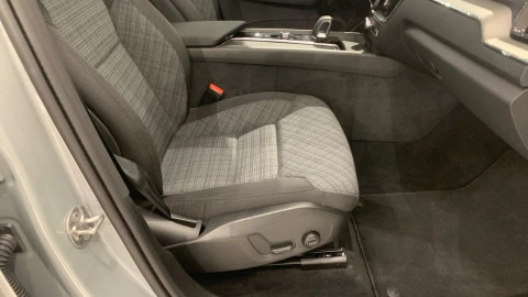 Volvo XC60 2.0 B5 G MHEV Core Auto AWD