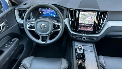Volvo XC60 2.0 B5 G AWD Plus Dark Auto