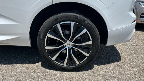 Volvo XC60 2.0 B5 G AWD Plus Dark Auto
