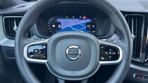 Volvo XC60 2.0 B5 G AWD Plus Dark Auto