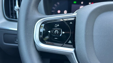 Volvo XC60 2.0 B5 G AWD Plus Dark Auto