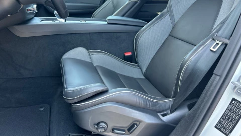 Volvo XC60 2.0 B5 G AWD Plus Dark Auto
