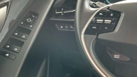 Kia Niro 1.6 GDi HEV 104kW (141CV) Concept