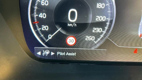 Volvo XC40 2.0 D4 AWD Momentum Auto