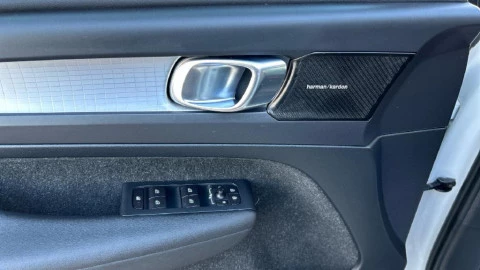 Volvo XC40 2.0 D4 AWD Momentum Auto