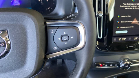 Volvo XC40 2.0 B3 G Plus Dark Auto