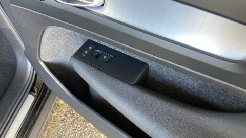 Volvo XC40 2.0 B3 G Plus Dark Auto