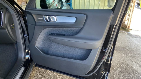 Volvo XC40 2.0 B3 G Plus Dark Auto
