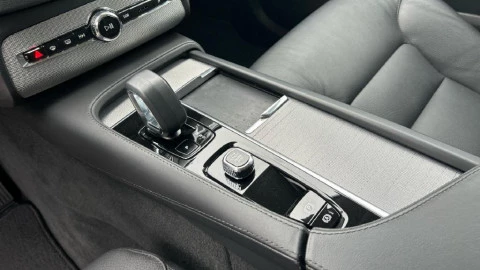 Volvo XC90 2.0 T8 AWD Core Recharge Auto