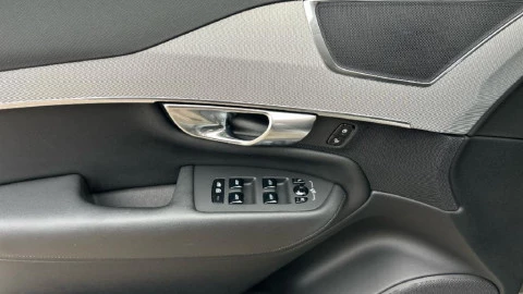 Volvo XC90 2.0 T8 AWD Core Recharge Auto