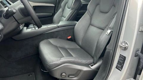 Volvo XC90 2.0 T8 AWD Core Recharge Auto