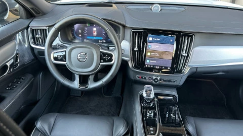 Volvo V90 2.0 T6 AWD Recharge Ultra Dark Auto