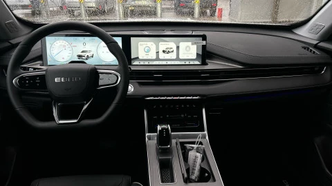 EBRO S400 1.5 DHE HEV Excellence CVT