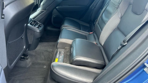 Volvo XC60 2.0 B4 G R-Design Auto