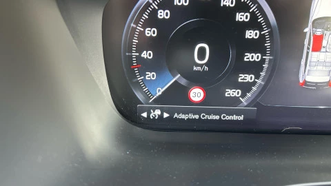 Volvo XC60 2.0 B4 G R-Design Auto