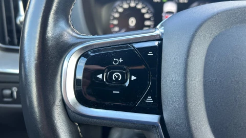 Volvo XC60 2.0 B4 G R-Design Auto