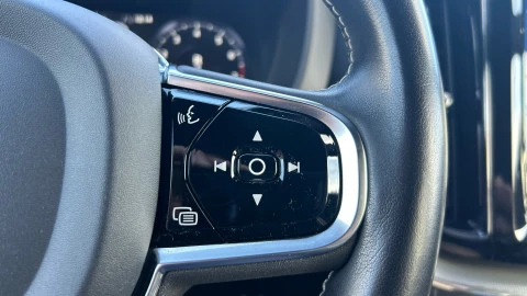 Volvo XC60 2.0 B4 G R-Design Auto