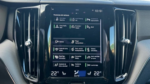 Volvo XC60 2.0 B4 G R-Design Auto