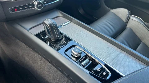 Volvo XC60 2.0 B4 G R-Design Auto