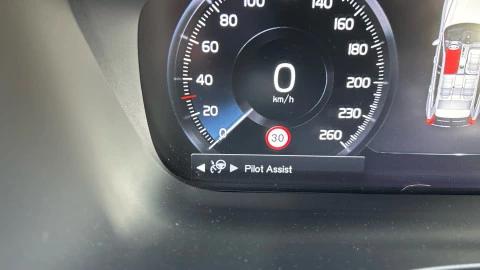 Volvo XC60 2.0 B4 G R-Design Auto