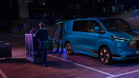 Nueva E- Transit Custom Doble Cabina