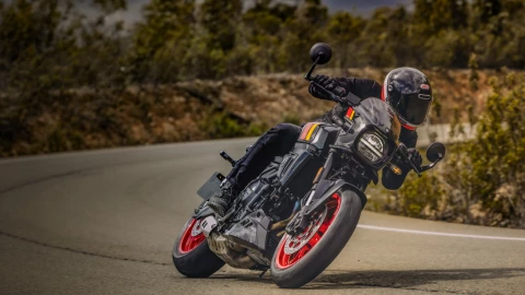 GSX-8TT