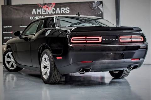 Dodge Challenger SXT STANDARD RWD