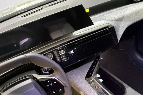 Peugeot 5008 Hybrid 1.2 100KW Allure eDCS6